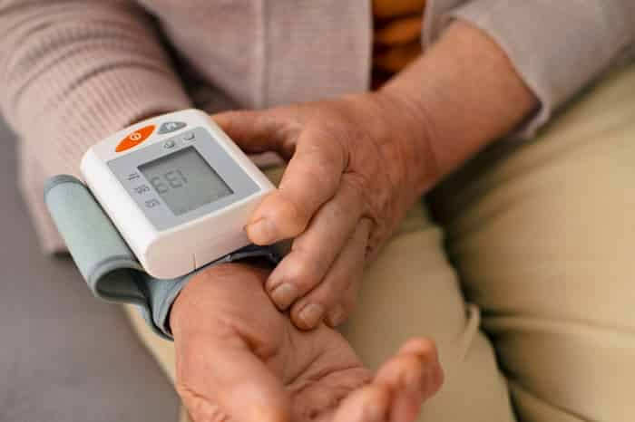 Máy đo huyết áp là quà tặng lý tưởng cho ông bà, bố mẹ