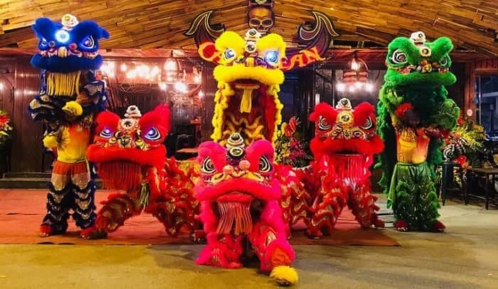 Múa lân là hoạt động quen thuộc vào dịp Tết Trung Thu